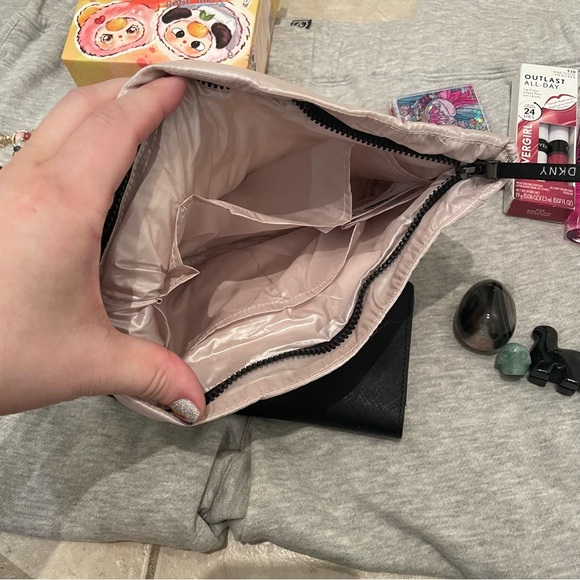 21 item LOT (#2) - @KIMSCLOSET66 SHARE SHOW 2025 HOLIDAY SPECIAL!!🎉🌏🌍🌎🎉 - Picture 4 of 17